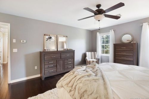 20 Narragansett Trl, Sandy Hook CT 06482-1147 exterior