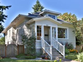 823 Simpson St, Portland OR  97218-1831 exterior