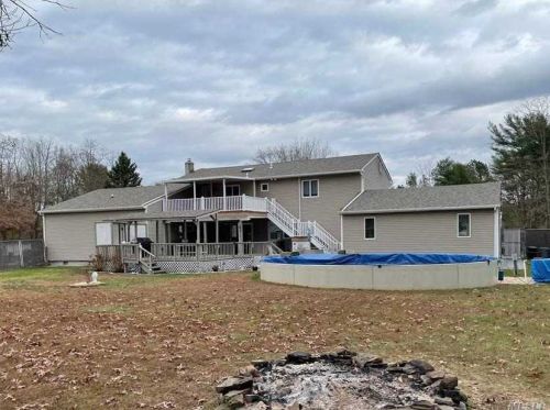 6 Jamie St, Panamoka NY  11961-3120 exterior