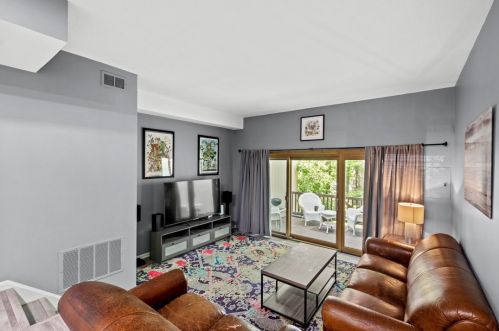 1176 Pennsbury Blvd, Pittsburgh, PA 15205-1637