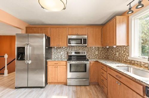305 Minerva Ave, Cumberland RI  02864-7543 exterior