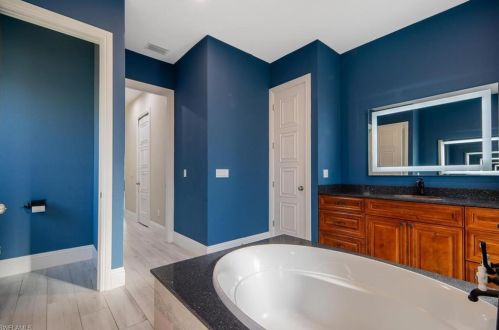 670 1 St, Naples FL 34117-5106 exterior