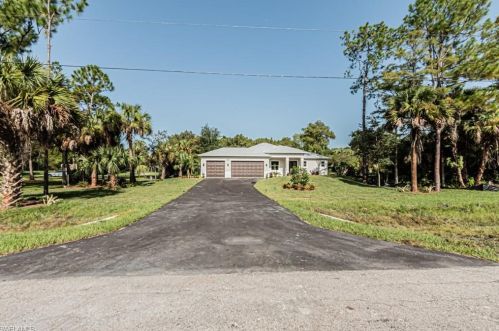 2883 6th St, Naples, FL 34120-1331