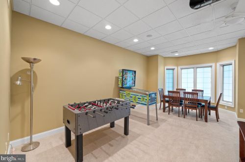 100 Deer Vly Ln, Wilmington DE  19807-1912 exterior