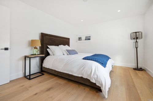 221 Martinique Ave, Tiburon CA  94920-1044 exterior