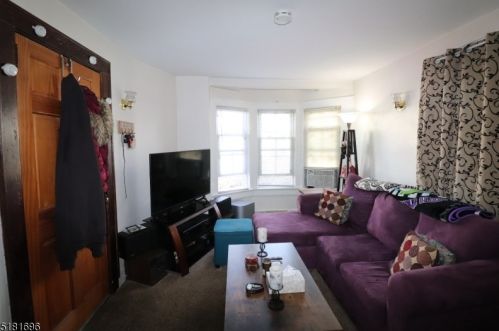 210 8 Ave, Manville NJ  08835-1233 exterior