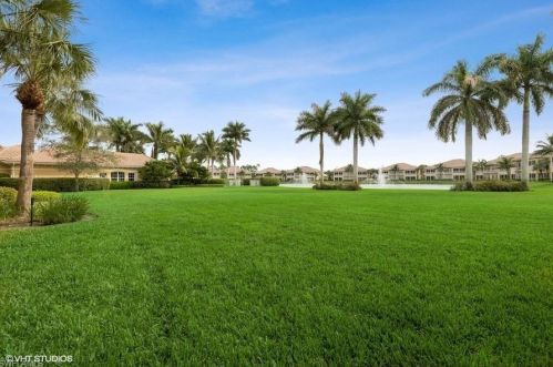 7108 Lemuria Cir, Naples FL  34109-6104 exterior