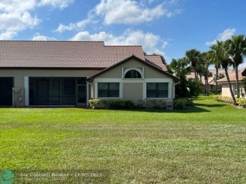 8092 Cassia Dr, Boynton Beach FL  33472-5022 exterior