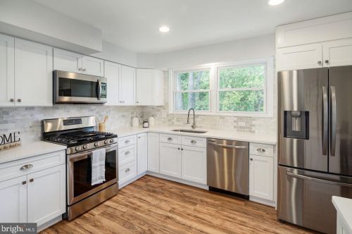 801 Meetinghouse Ct, Riverton NJ  08077-3325 exterior