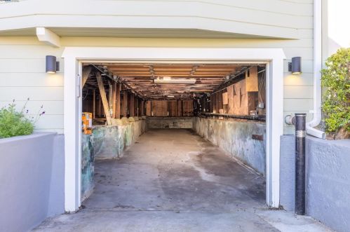 841 58th St, Oakland CA  94608-1403 exterior