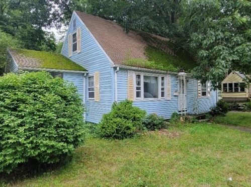 40 Tamar Ave, Worcester, MA 01604-3526