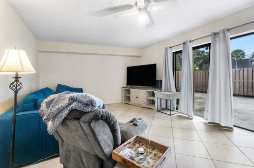 3228 32 Way, West Palm Beach FL  33407-6747 exterior