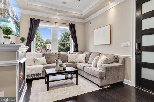 719 12th St, Washington, DC 20003-2904