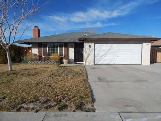 736 Perdew Ave, Ridgecrest CA  93555-2425 exterior