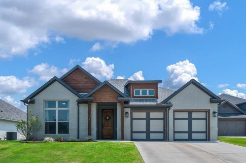 317 Pleasant View Dr, Weatherford, TX 76086-3907