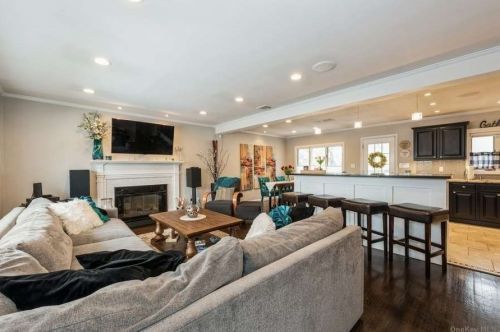 3909 Gate Pl, Bethpage, NY 11714-5005