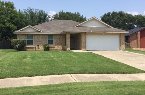 1316 Superior Dr, Lewisville, TX 75028-2115
