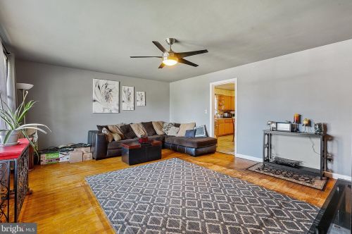 902 New Hope St, Norristown, PA 19401-4141