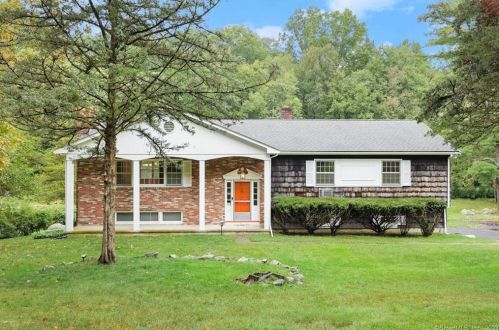 44 Riverbank Dr, Stamford, CT 06903-3532