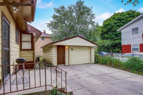 6114 Florist Ave, Milwaukee, WI 53218-2026