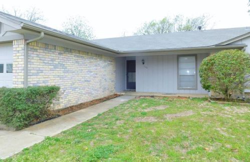 1706 Wisteria St, Denton TX  76205-7448 exterior