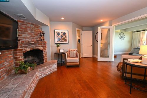 122 El Toyonal, Orinda CA  94563-2133 exterior