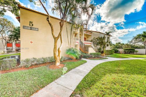 11530 10th St, Hollywood, FL 33026-4326