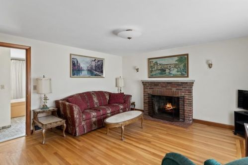 7 Mott St, Providence RI  02909-6024 exterior