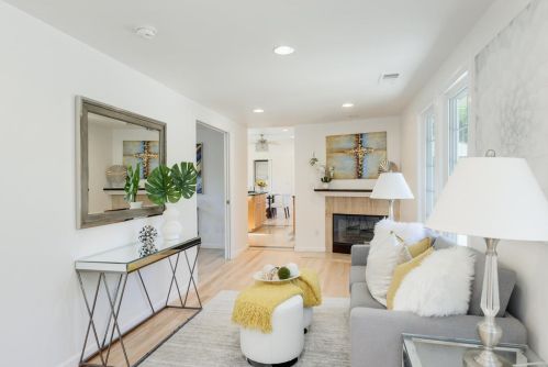 2110 Hanover St, Palo Alto CA  94306-1244 exterior