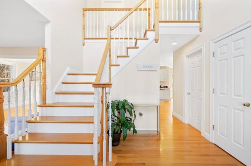 37 Millers Brook Dr, Cumberland RI  02864-6163 exterior