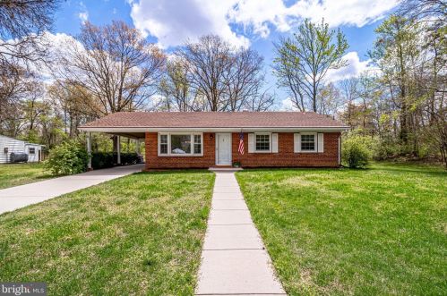 7511 Cullum St, Lorton, VA 22079-1623