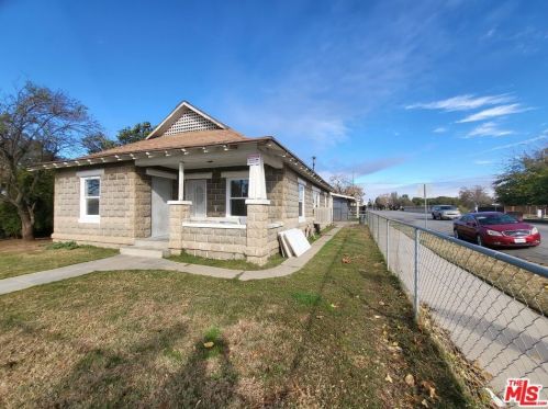 230 Monterey St, Bakersfield, CA 93305-4210