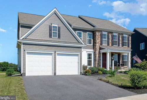 117 Stone Run Dr, Navy Sup Dpt, PA 17050-7809