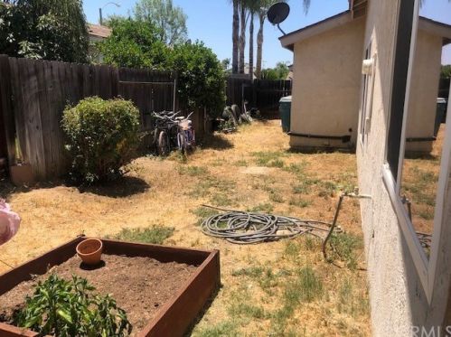 2845 Shalimar Pl, Riverside CA  92504-4315 exterior