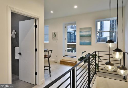 2037 Locust St, Philadelphia PA  19103-5613 exterior