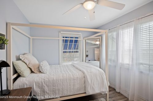 1600 Bch Blvd, Lacey NJ  08731-5031 exterior