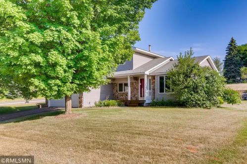 8790 Hillview Dr, Minnetrista, MN 55375