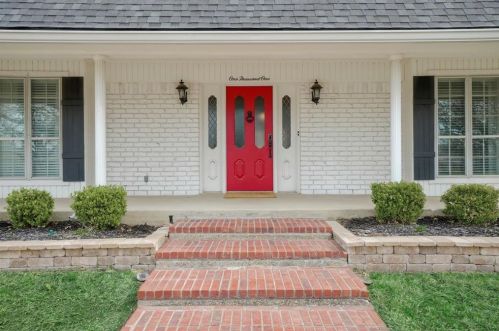 1001 Lynhurst Ln, Denton, TX 76205-8005