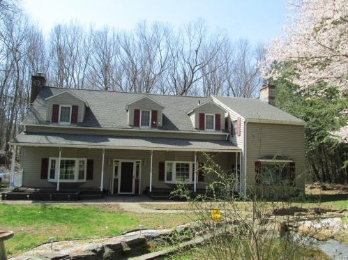 133 Plank Rd, Waterbury, CT 06705-1828