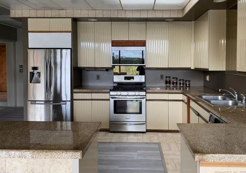 59 Ore Hl Rd, Lakeville CT  06039-1341 exterior