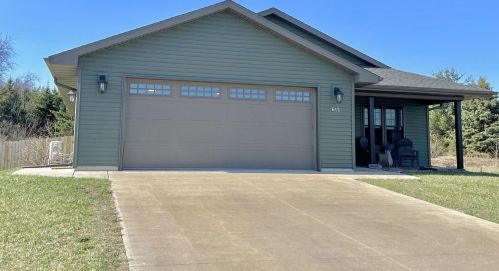 612 Mubarak St, Tomah, WI 54660-1674