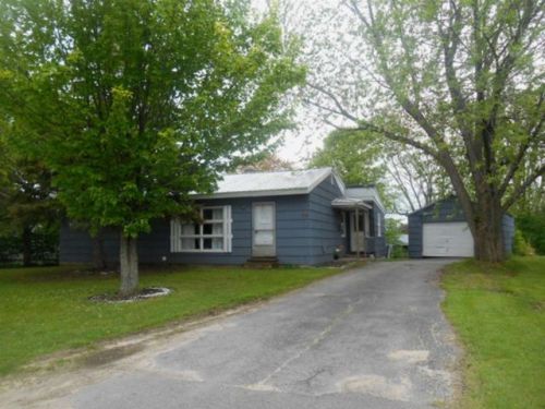 38 Marie St, Massena Center, NY 13662-1104