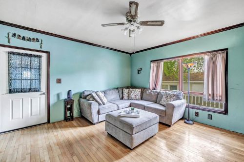 1263 Klaus St, Green Bay, WI 54302-1552