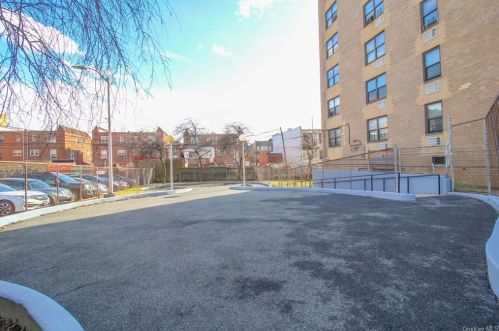 1966 Newbold Ave, Bronx NY  10472-5024 exterior