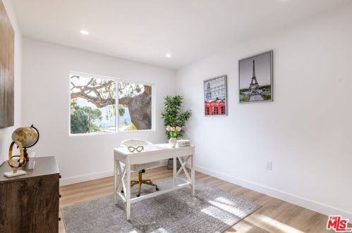 3003 Alabama St, Glendale CA  91214-2702 exterior