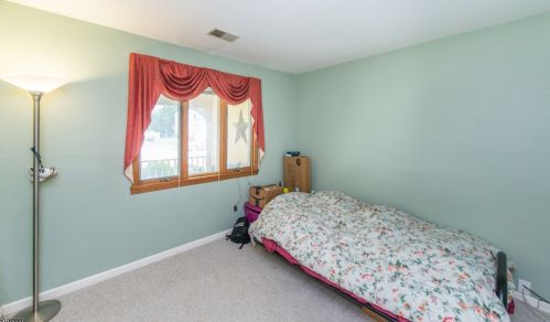 6 Allyson Rd, Roxbury Township NJ  07836-9307 exterior