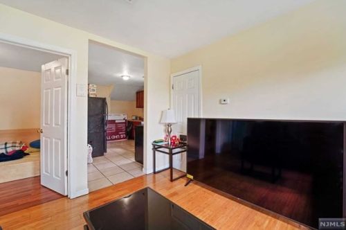 51 Munn Ave, Newark NJ  07106-1410 exterior