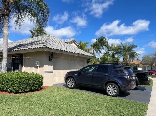 104 Executive Cir, Boynton Beach FL  33436-1833 exterior