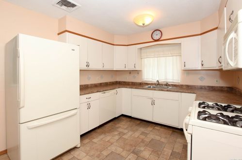 472 Piping Rock Rd, Seaford NY  11783-1038 exterior