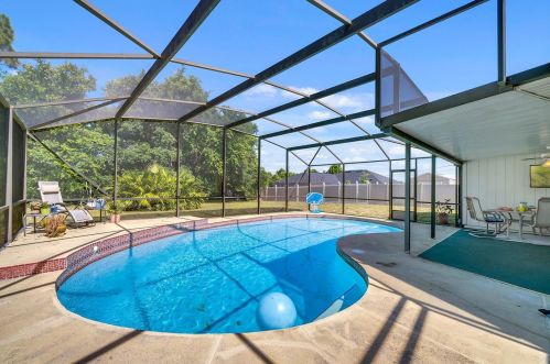 2445 Courtland Blvd, Deltona, FL 32738-2541
